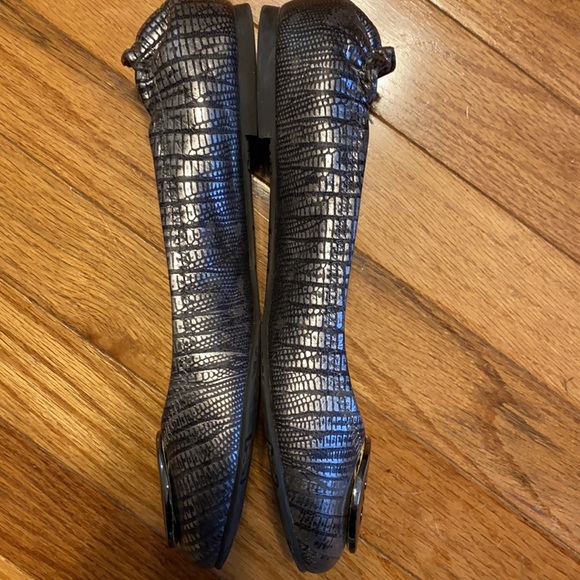Tory Burch slip ons with silver logo - Picture 5 of 6